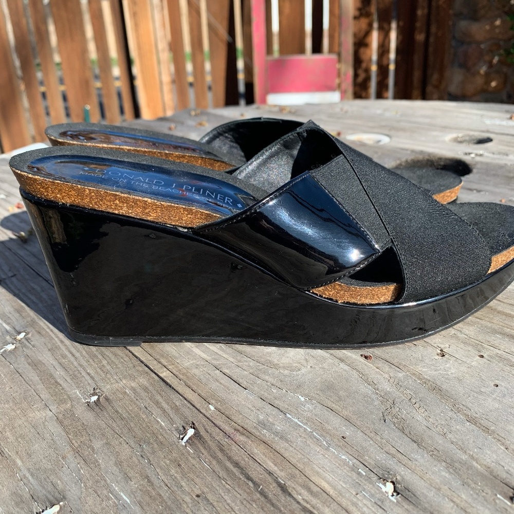 LIQUIDATION SALE! Donald J. Pliner Black Patent Leather Sandals 9